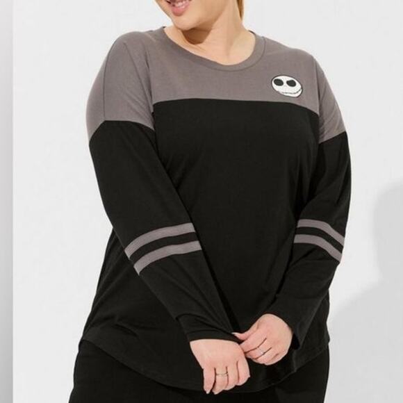 Torrid 6 (6X 30) Disney Nightmare Before Christmas Halloween Varsity Stripe Top - Picture 2 of 3